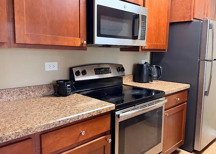 3 Bedroom With Free Parking Close To Ord Airport