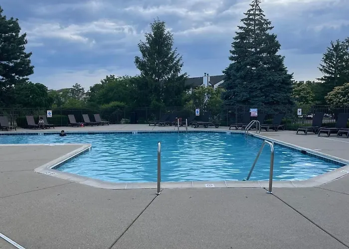 3 Bedroom With Free Parking Close To Ord Airport